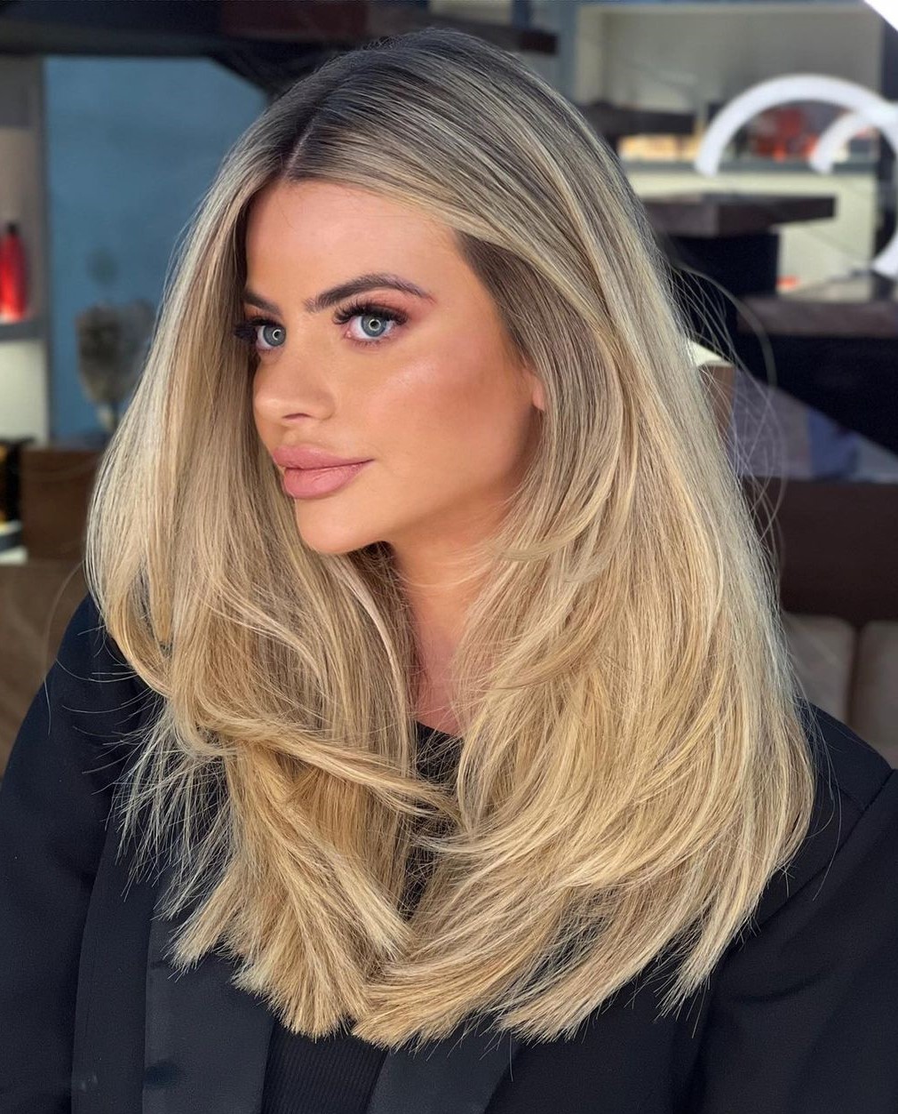 Long Cut with Blunt Ends and Swoopy Layers